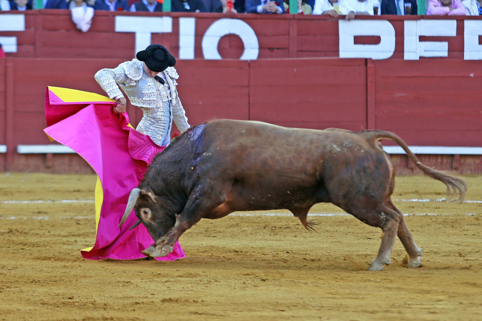 Imágenes de la faena de "El Fandi", Manzanares y Roca Rey en el coso jerezano