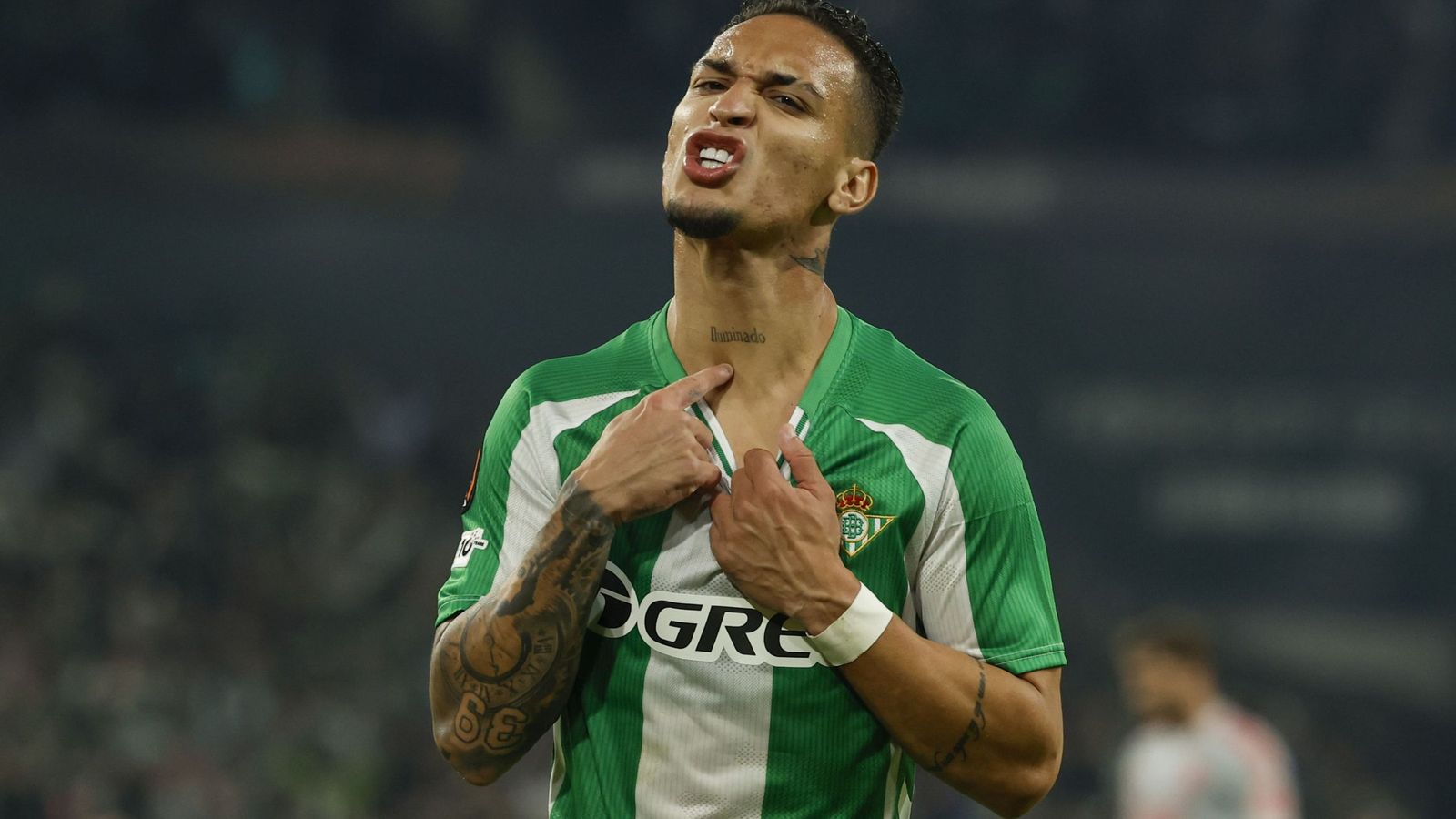 Antony celebra su gol al Lyon en la cita de la Europa League en La Cartuja.