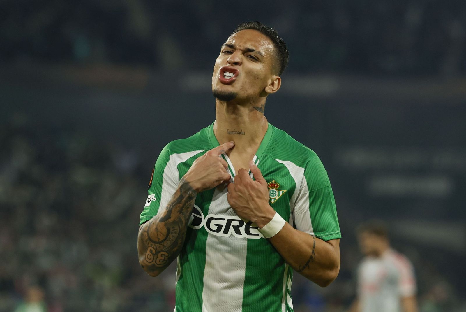 Antony celebra su gol al Lyon en la cita de la Europa League en La Cartuja.