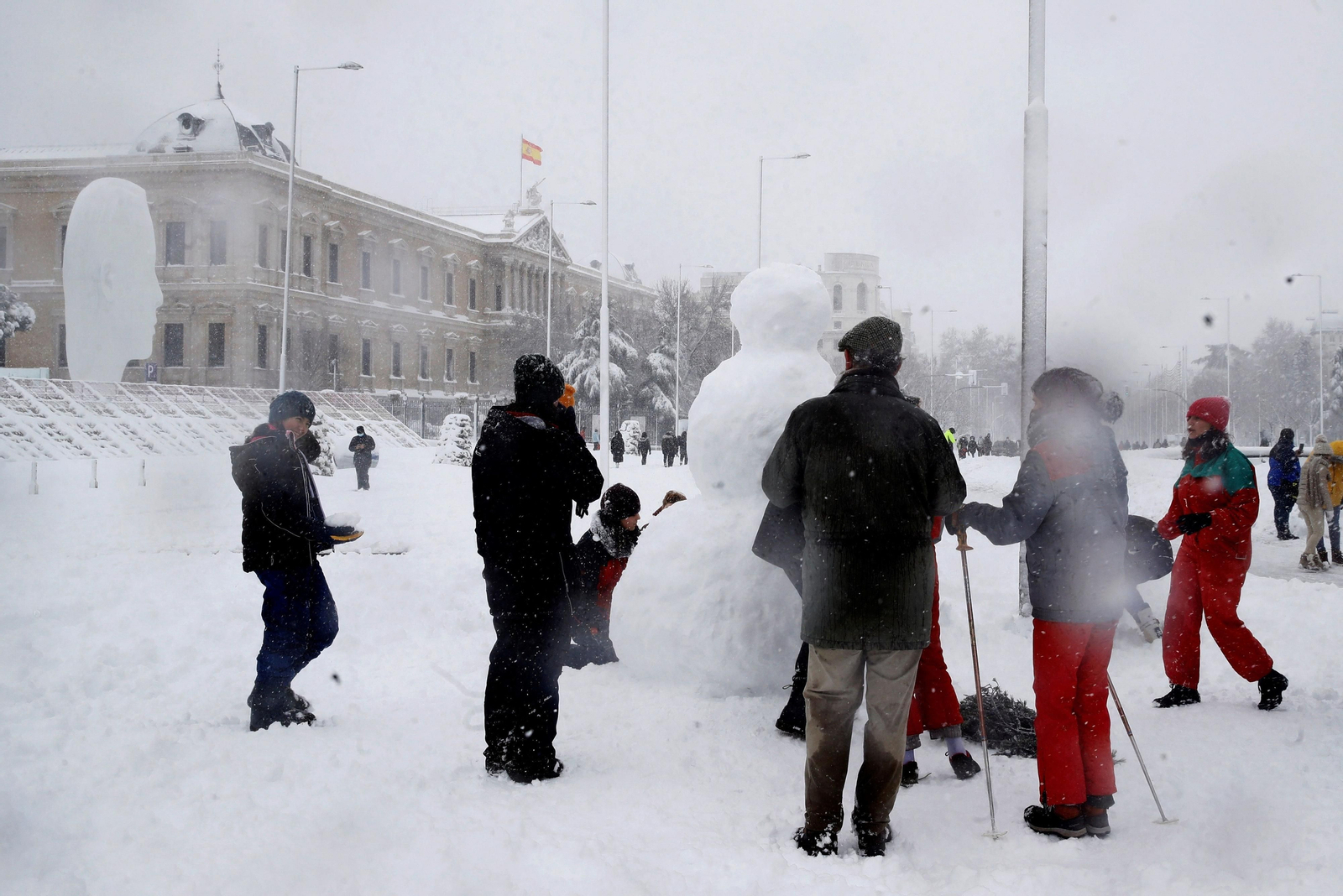 El segundo día del temporal 'Filomena' en imágenes: más nieve y caos