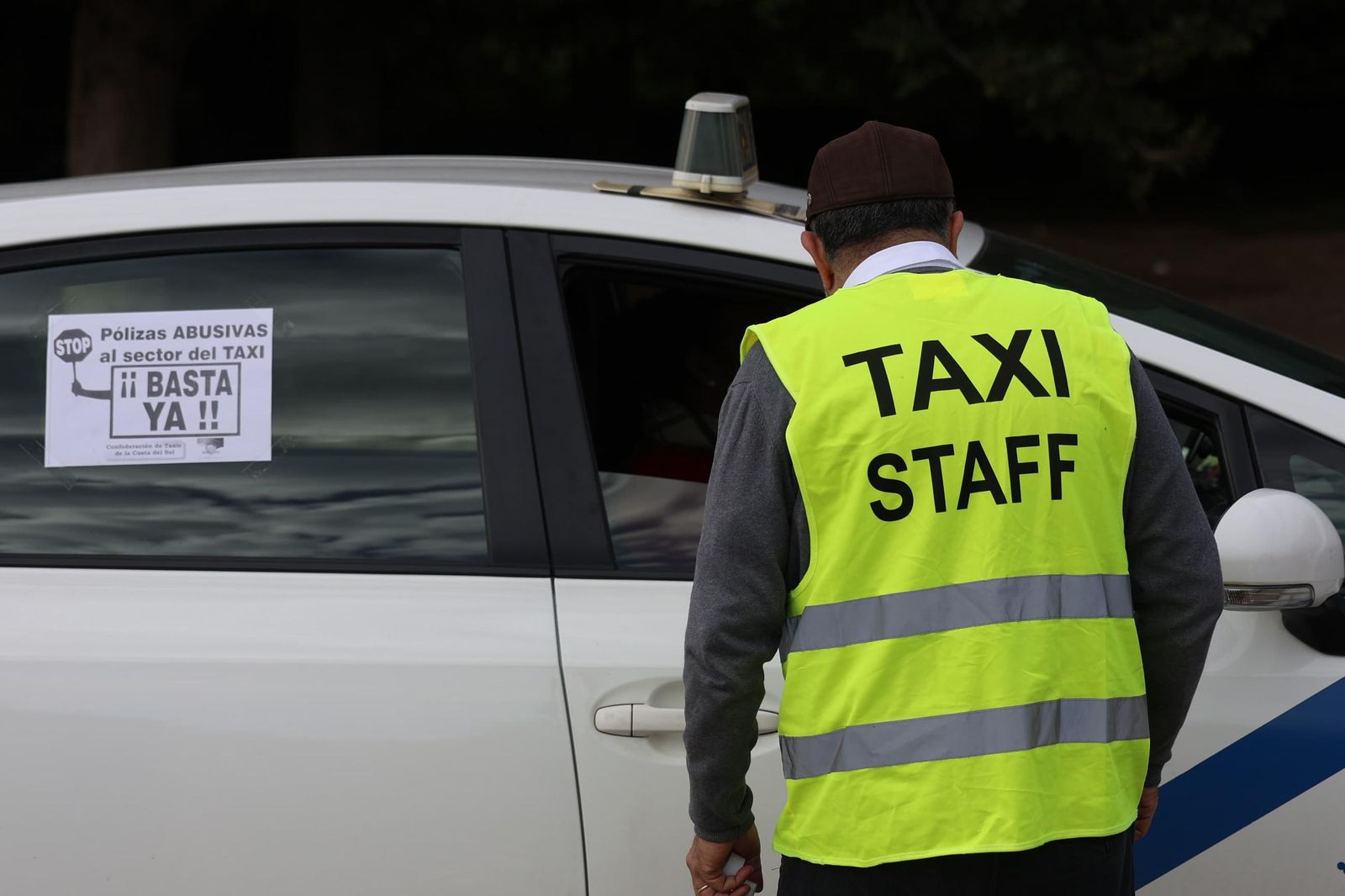 La huelga de taxistas en Málaga en imágenes