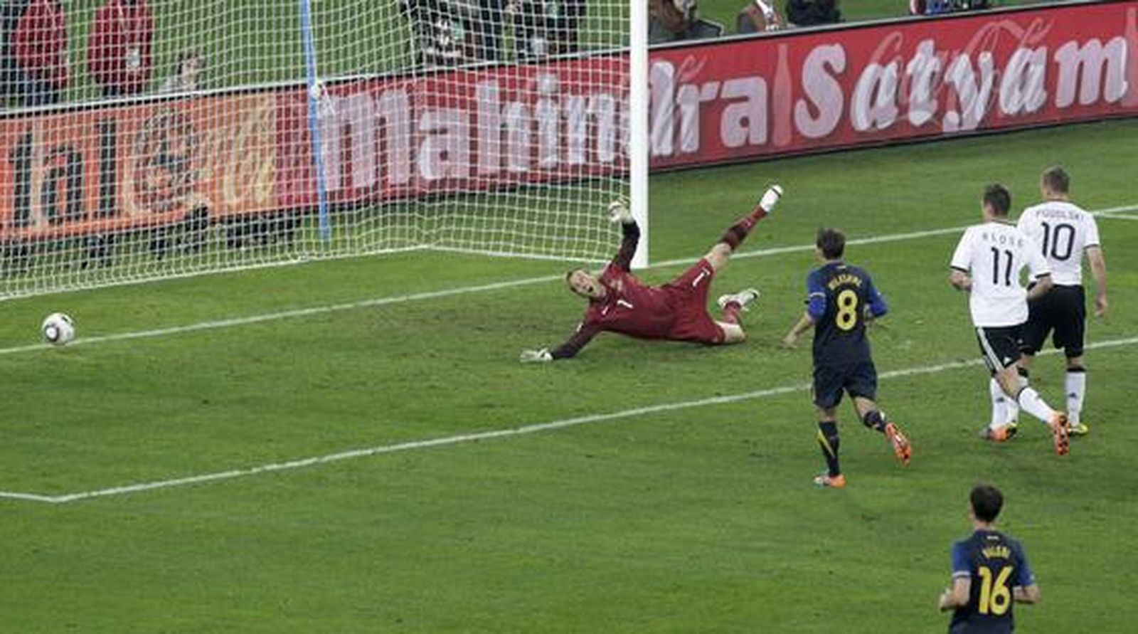 Alemania golea en su debut ante Australia en el Grupo D. / Reuters