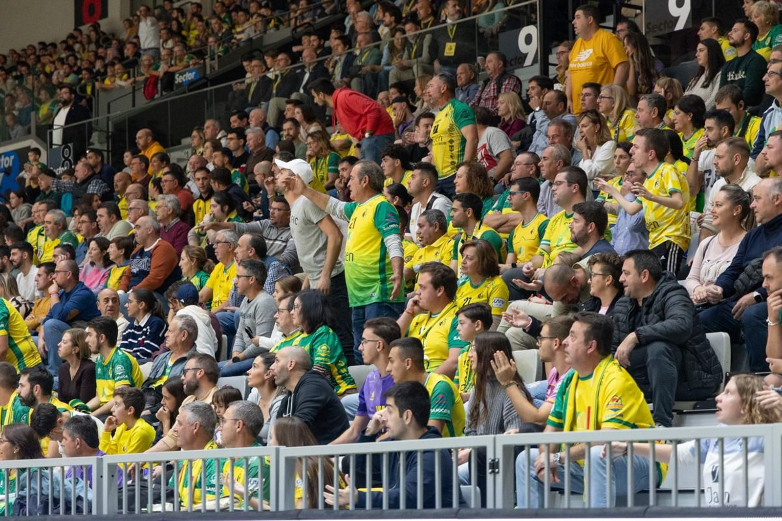 La goleada del Jaén Paraíso Interior FS ante el Viña Albali Valdepeñas, en imágenes