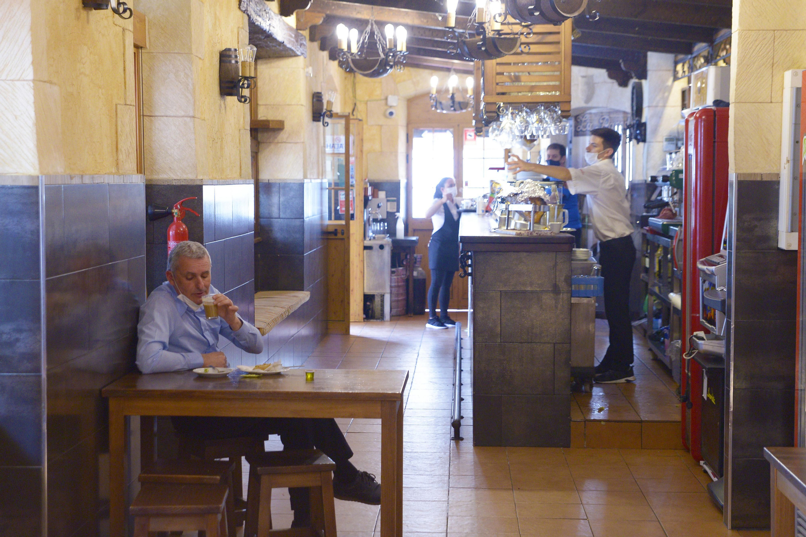 Fotos de bares y restaurantes de La Linea el primer dia de la fase 2