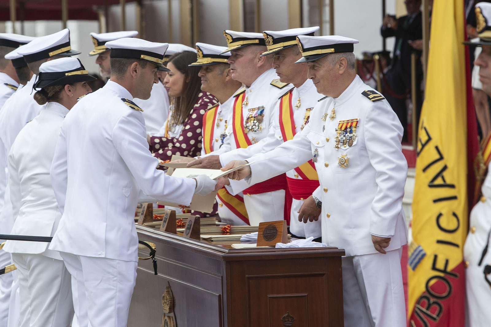 Las imágenes de la entrega de despachos en la Escuela de Suboficiales de la Armada