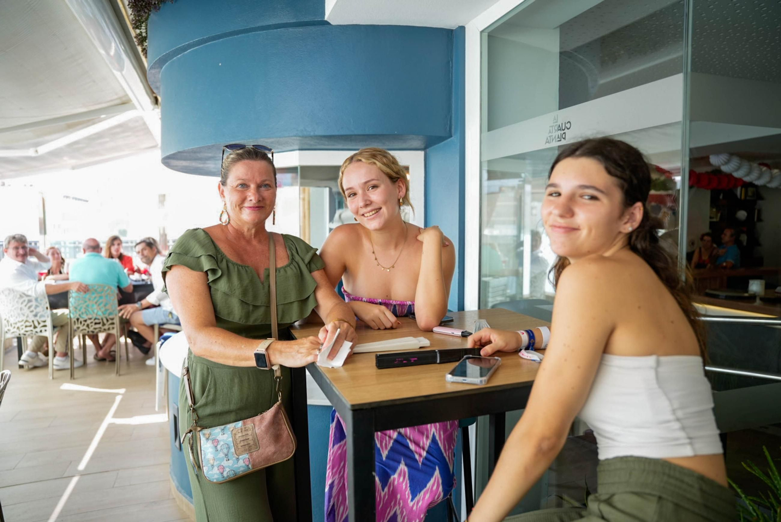 Los almerienses disfrutan del miércoles en la feria de día