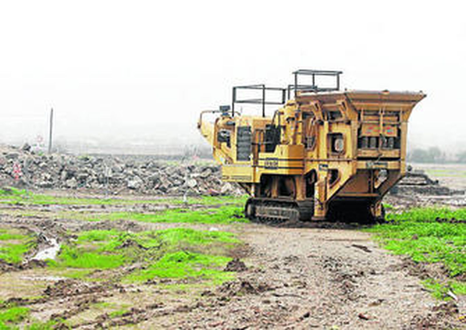 Una de las máquinas que ha de retirar aún la empresa Barea.