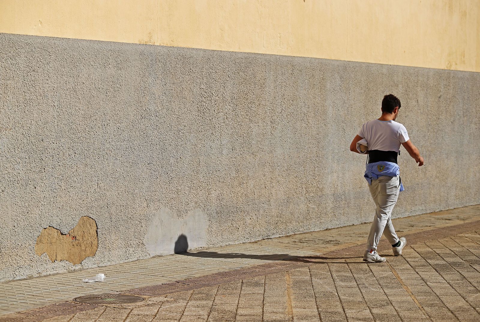 El Resucitado procesiona por el barrio de la Hispanidad de Huelva