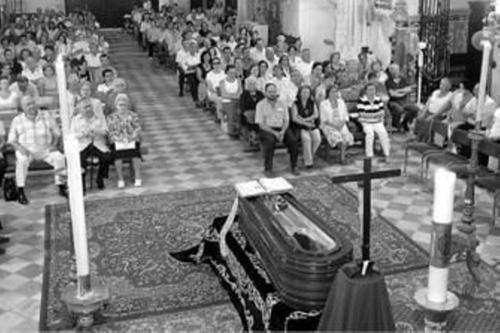 La capilla ardiente abierta ayer en la iglesia de San Marcos.