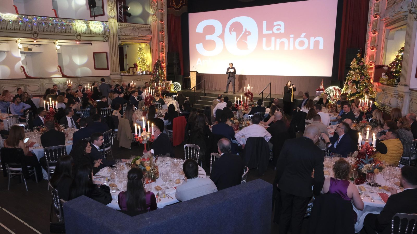 El Teatro Cervantes, repleto durante la gala de La Unión.