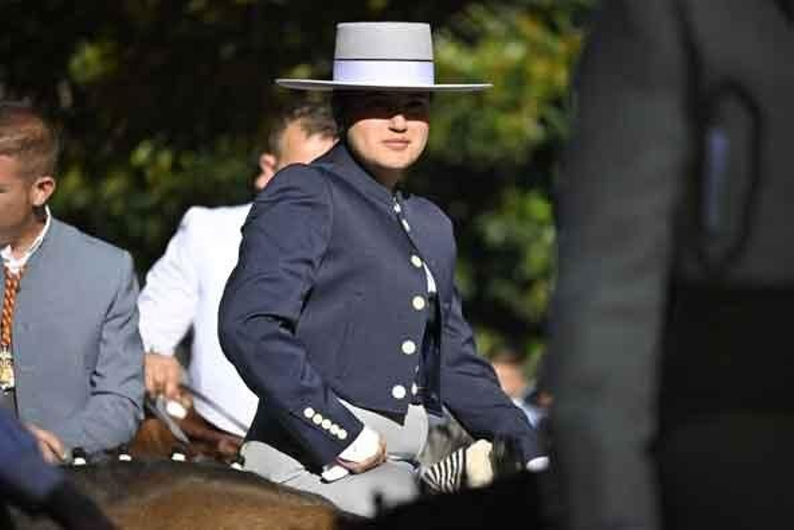 Las mejores imágenes de los peregrinos en la salida de Emigrantes