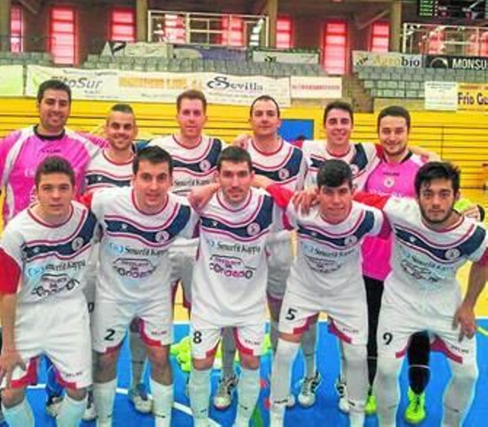 Formación que presentó el equipo condal en su visita a tierras almerienses.