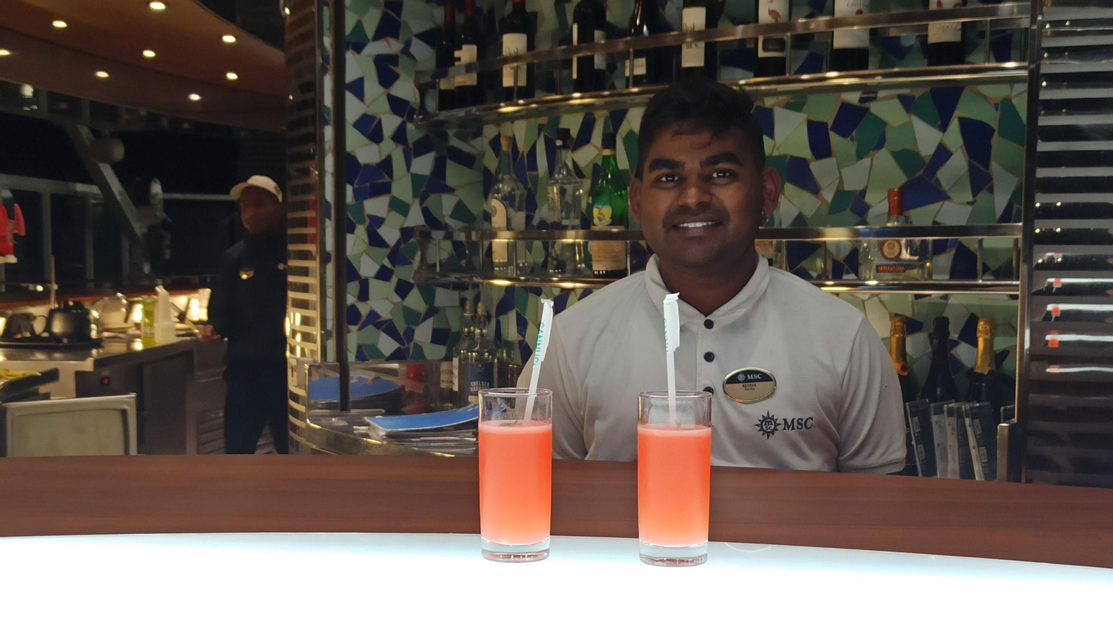 Kesava Kurmarayuni, el camarero del 'MSC Splendida' que recuperó el cóctel Singapore Sling
