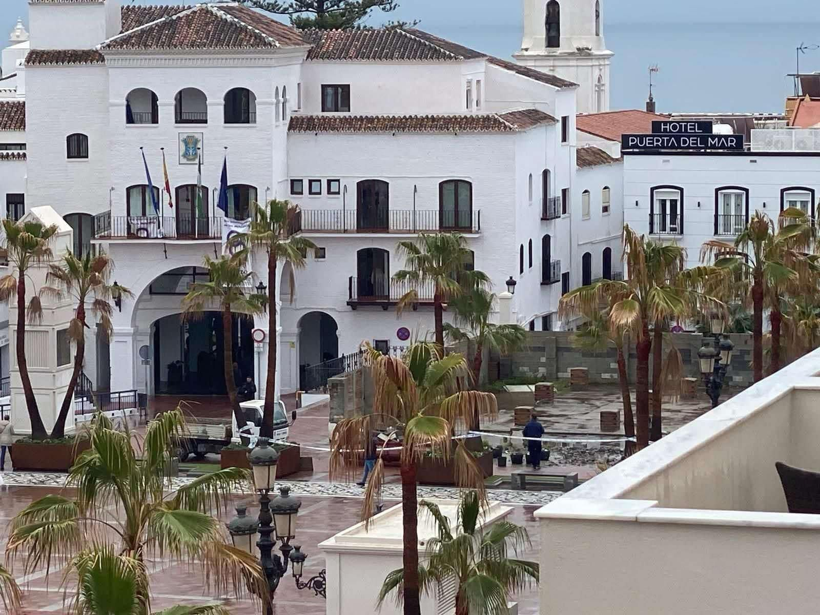 Daños en la Plaza de España de Nerja