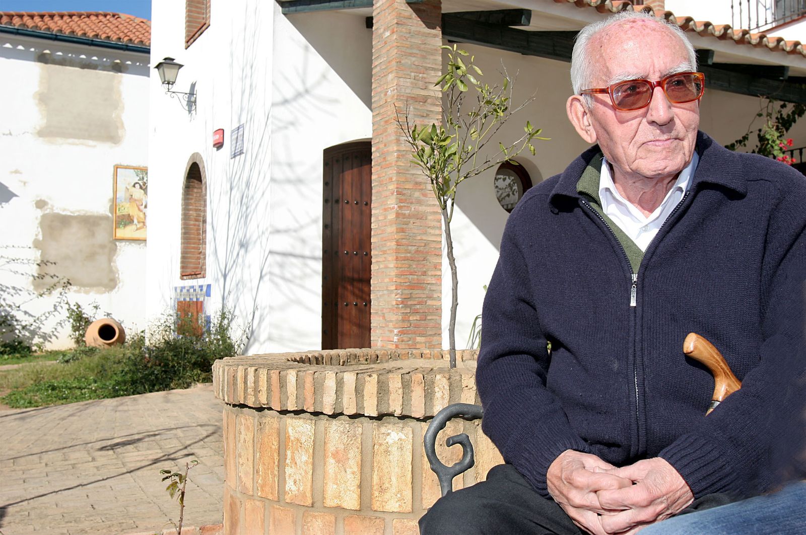 El cura Paco Girón, más cerca de la santidad