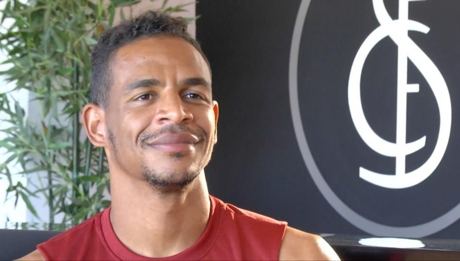 Fernando Reges, en una entrevista con los medios del Sevilla.