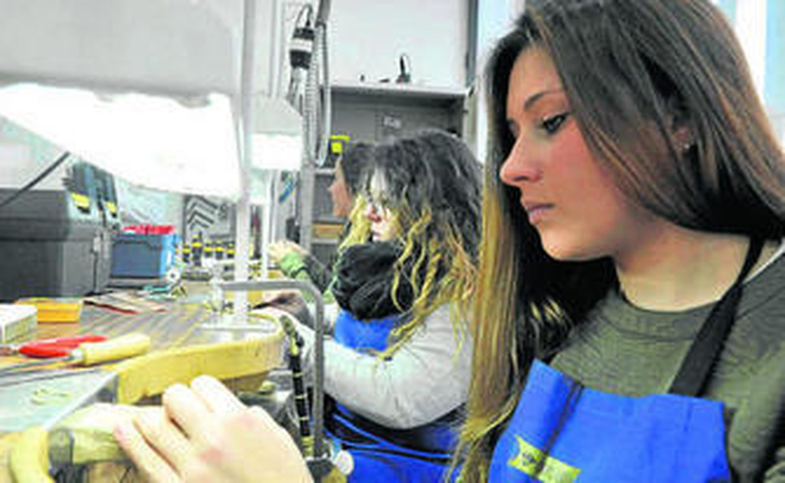 En el curso, los alumnos aprenderán diferentes técnicas para el arreglo de relojes.