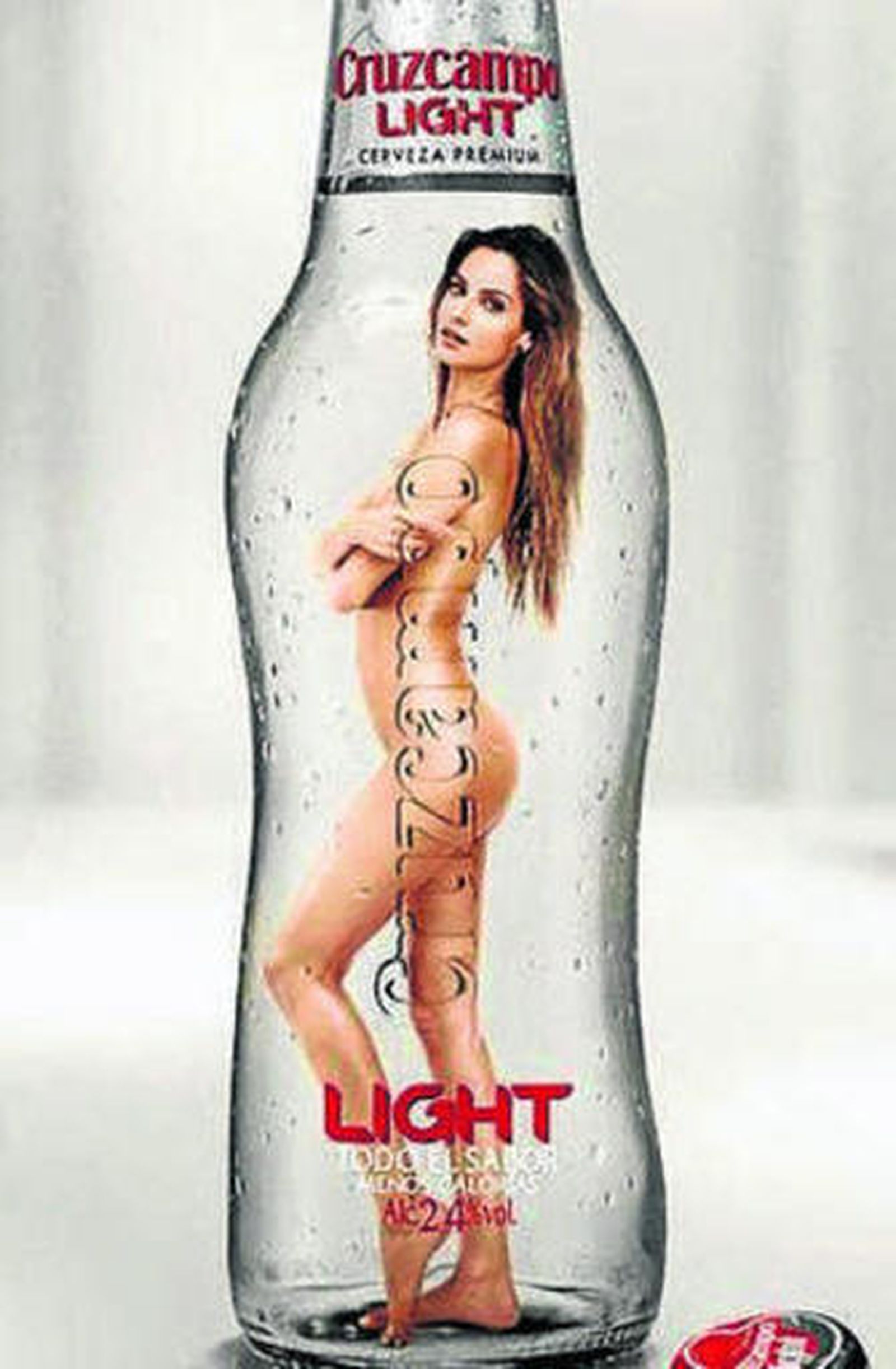 Ariadne Artiles y Carlos Moyà, al desnudo y embotellados para una cerveza