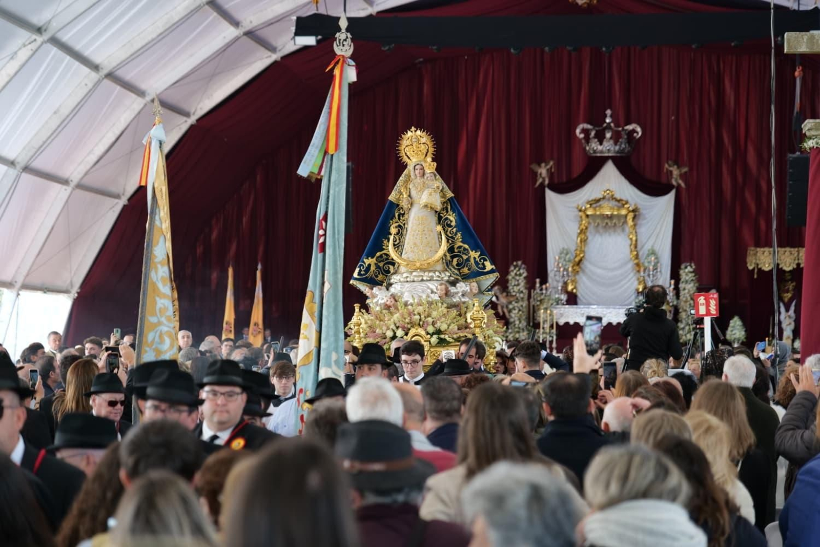 Procesión de la Virgen de Luna tras su coronación canónica