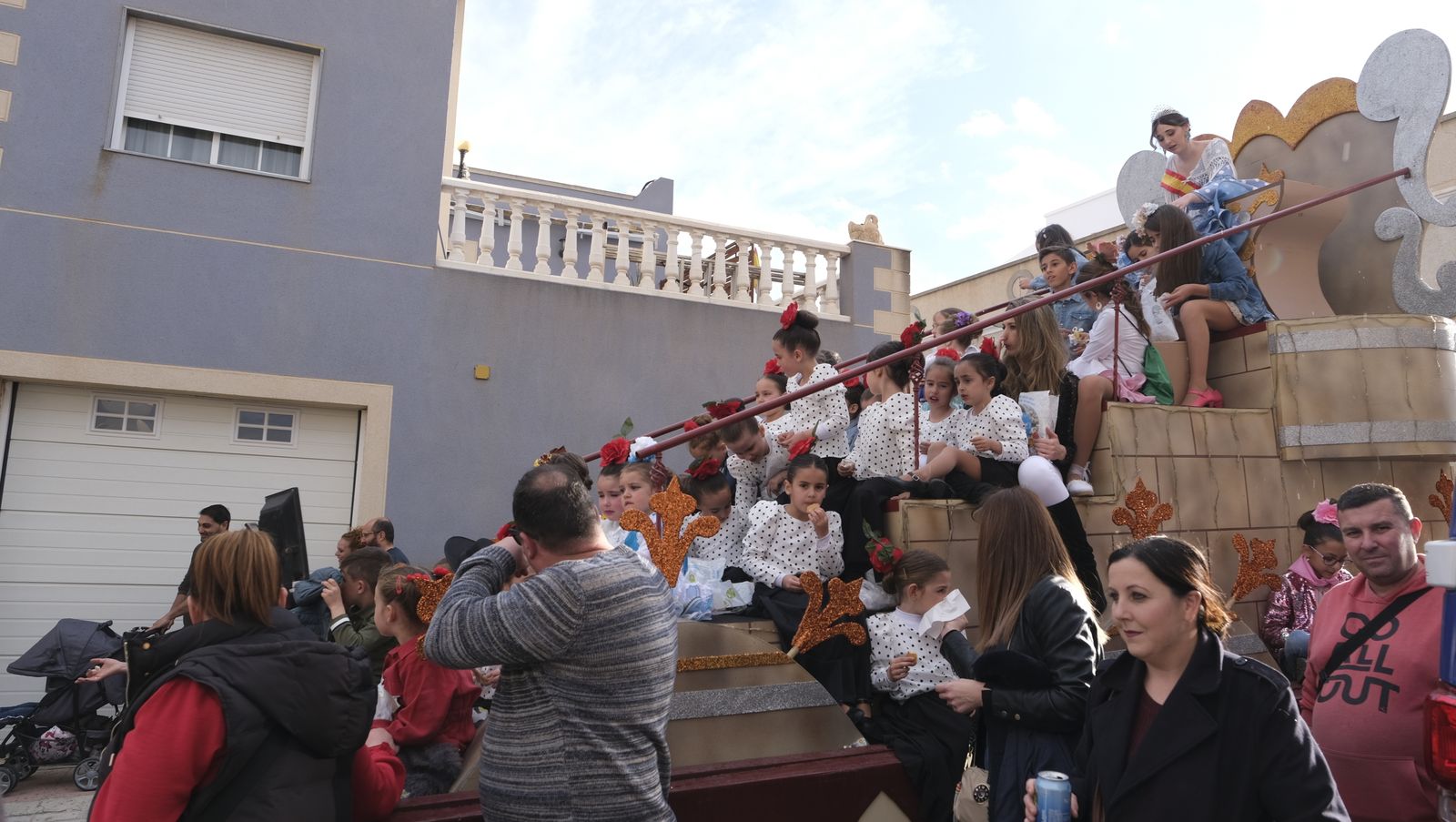 Imágenes de las carrozas de la Fiestas de San José de Benahadux
