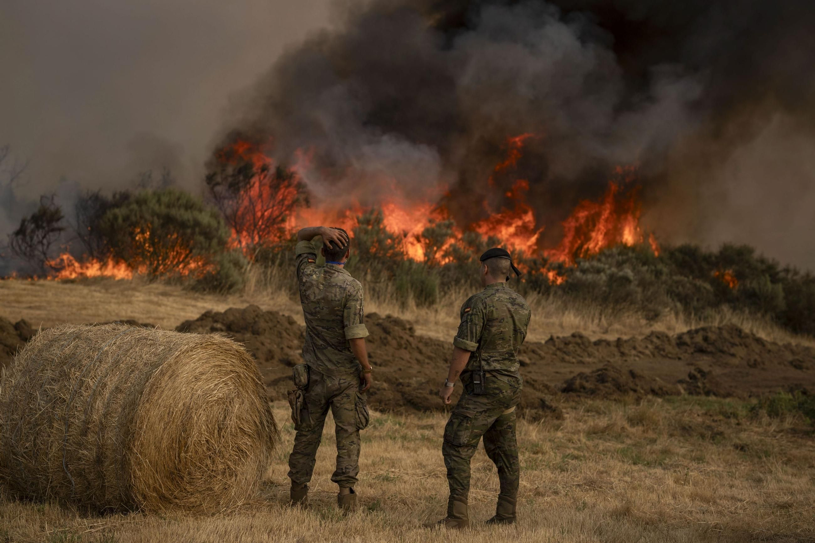Militares desplegados en los incendios de Orense.