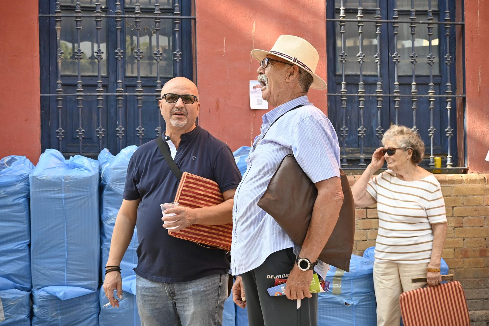 Imágenes de ambiente en el cuarto día de toros en Huelva