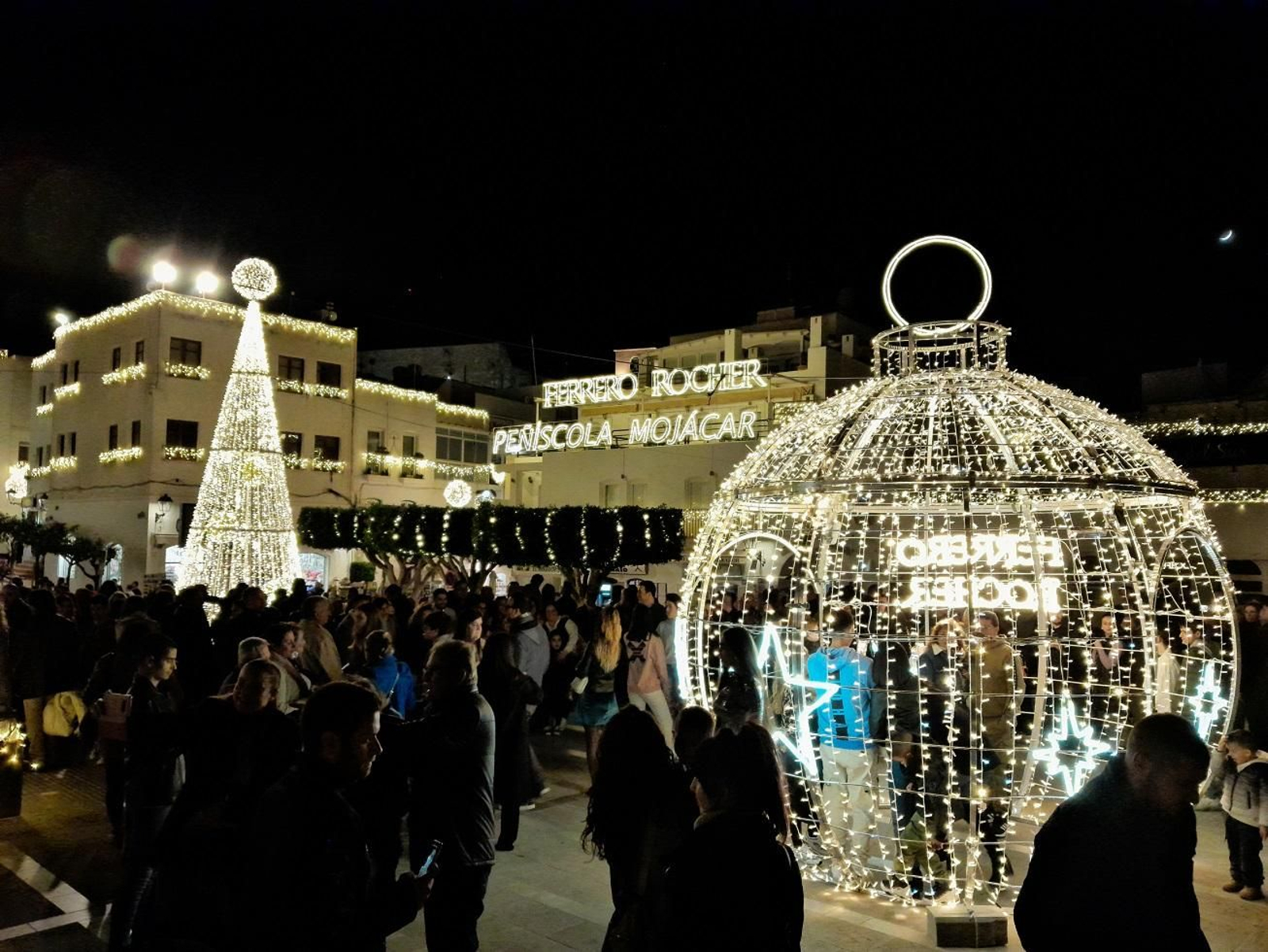 Mojácar recibe la Navidad con un gran espectáculo.