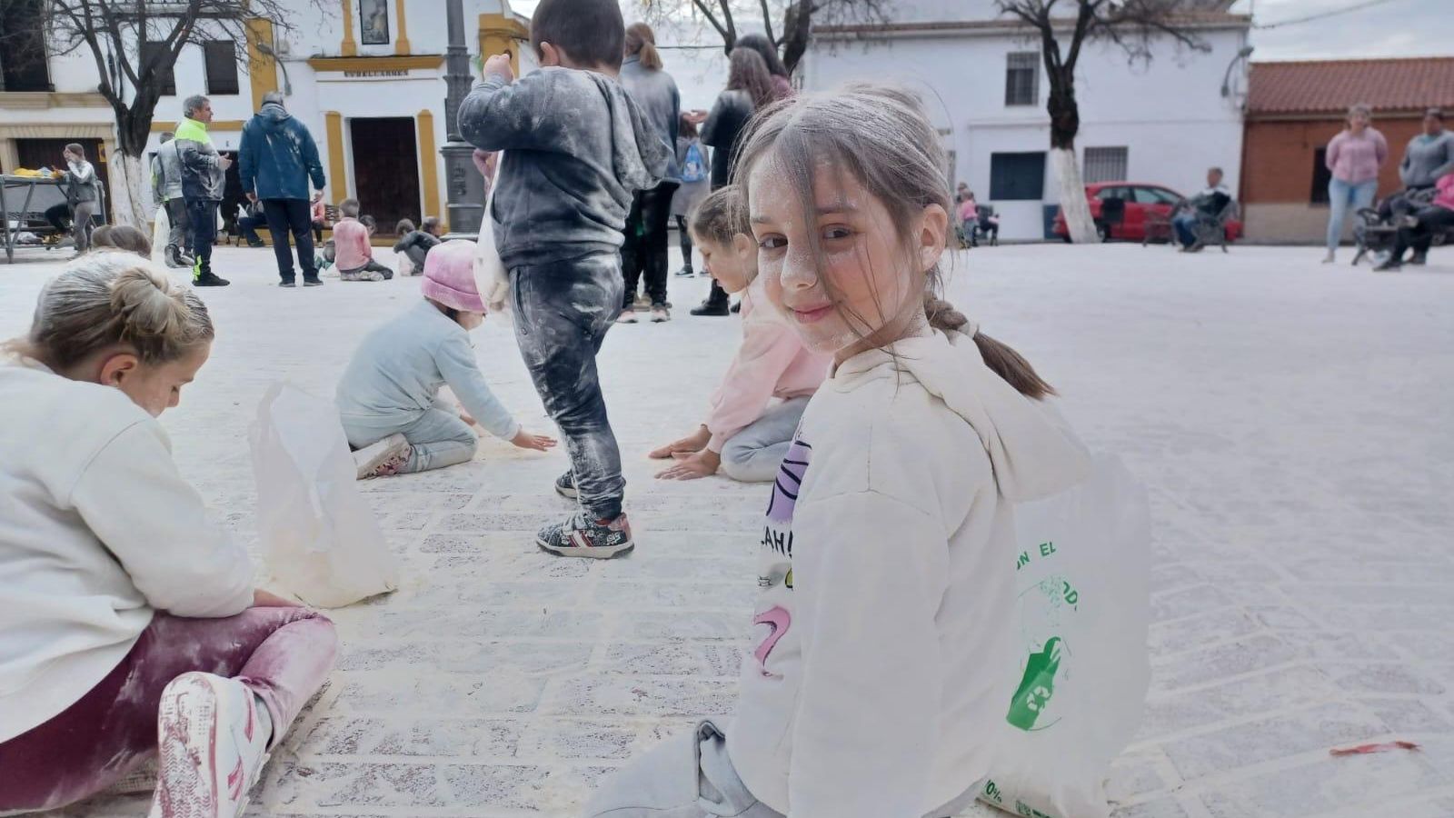 Niños enharinados en Ochavillo del Río.