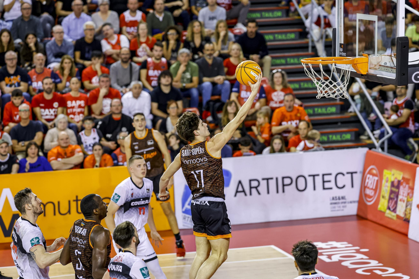 Mario Saint-Supéry, 13 puntos y varios highlights ante el Granada