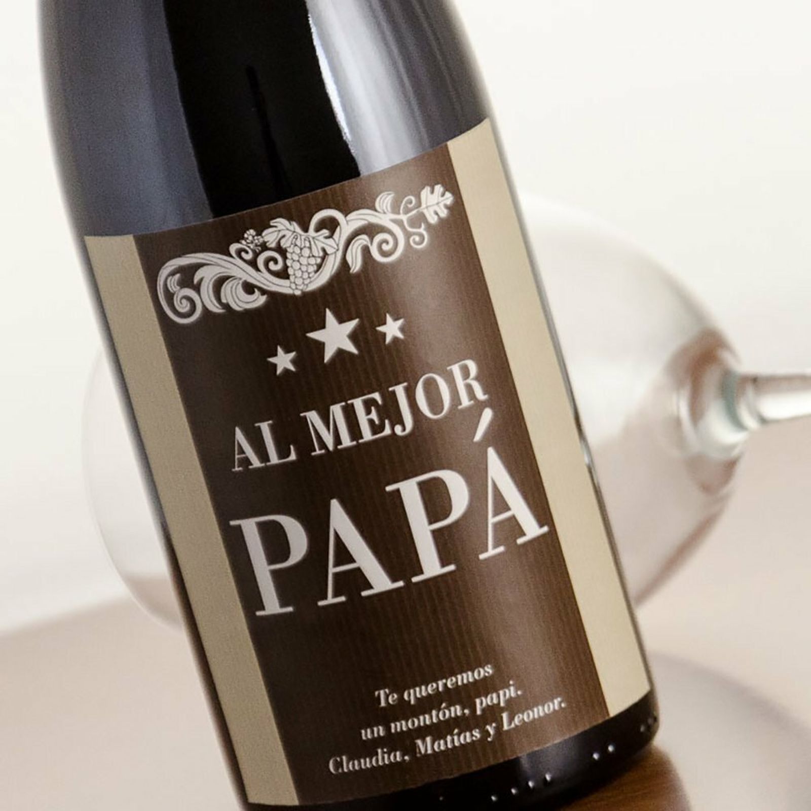 El vino es una de las mejores opciones a la hora de hacer un pequeño obsequio en el Día del Padre.