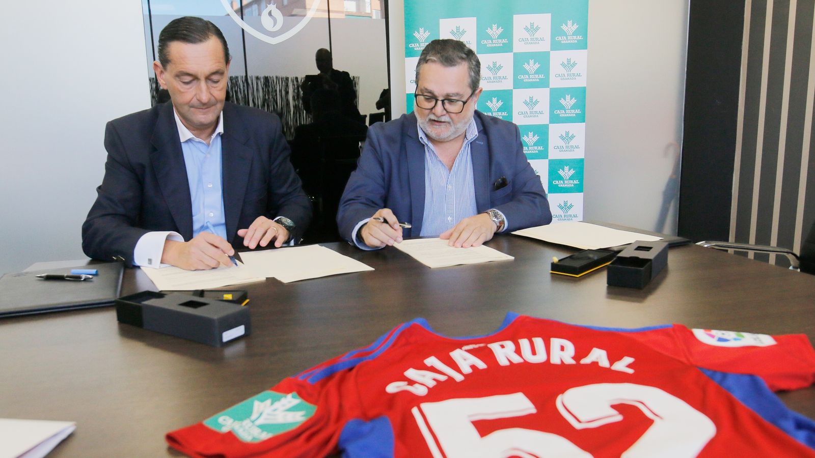 Momento de la firma del acuerdo.