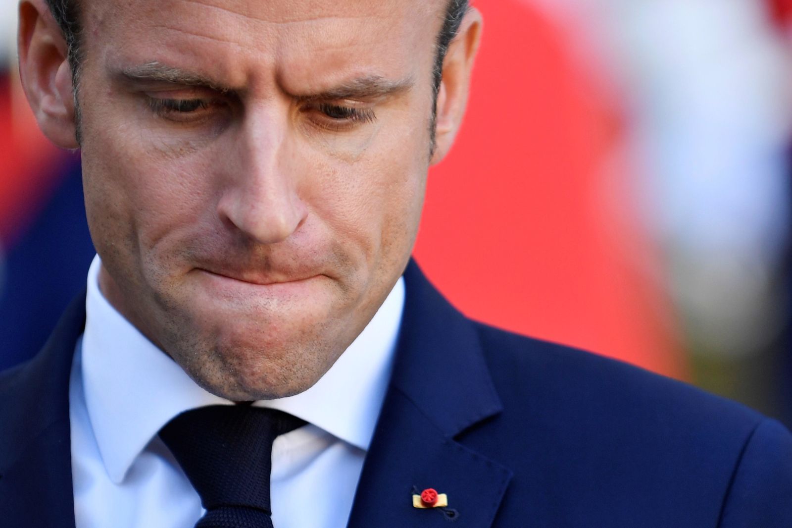 Macron mira hacia abajo en la recepción en El Elíseo al primer ministro croata.