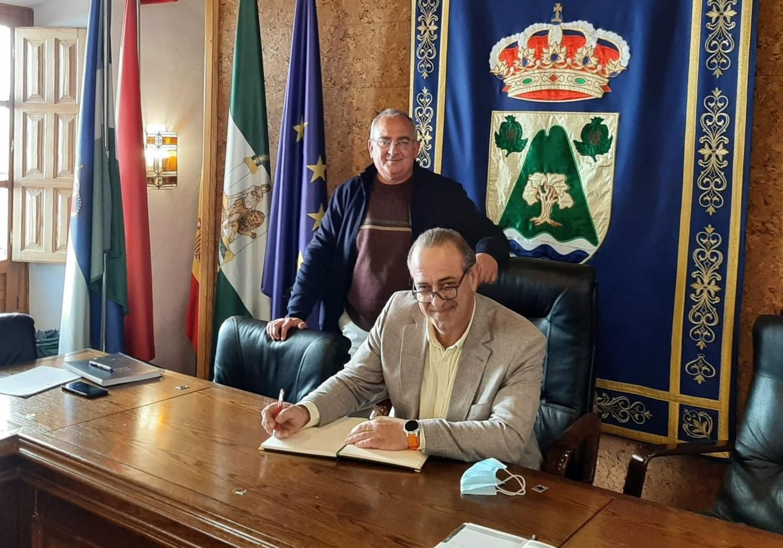 El delegado territorial de Regeneración, Justicia y Administración Local de la Junta en Granada, Enrique Barchino, en su visita a Gójar