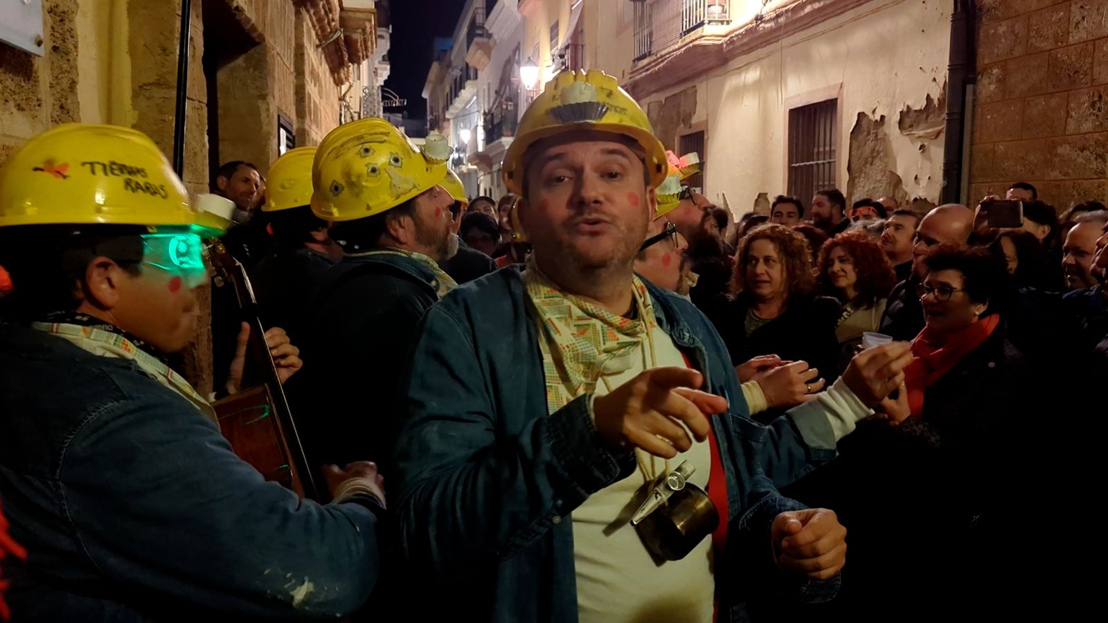 Tanda de cuplés de la chirigota callejera 'Los 17 elementos'