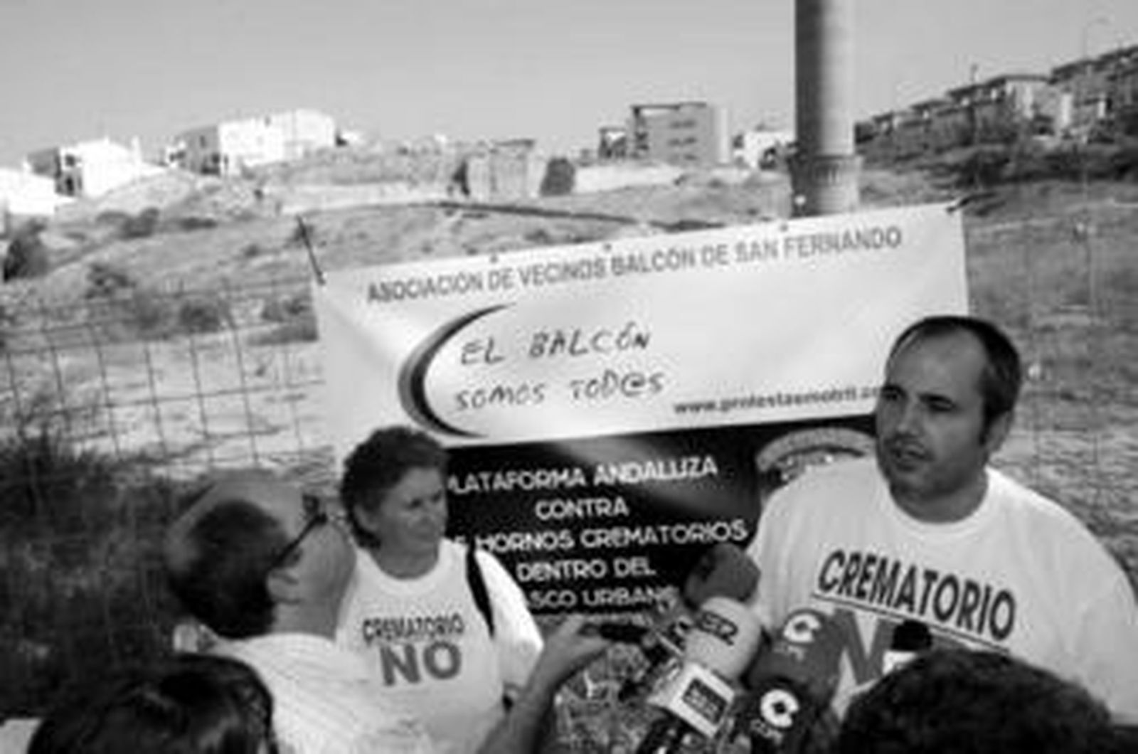 Un momento de la concentración de vecinos del Balcón de San Fernando.