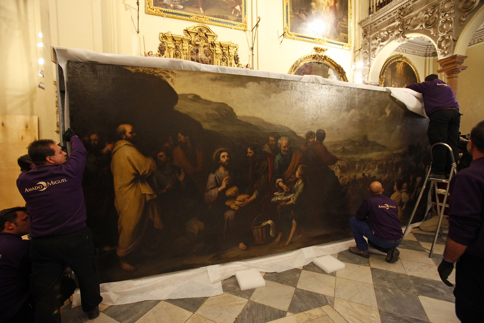 Desmontaje de las obras en la iglesia de San Jorge del Hospital de la Caridad.
