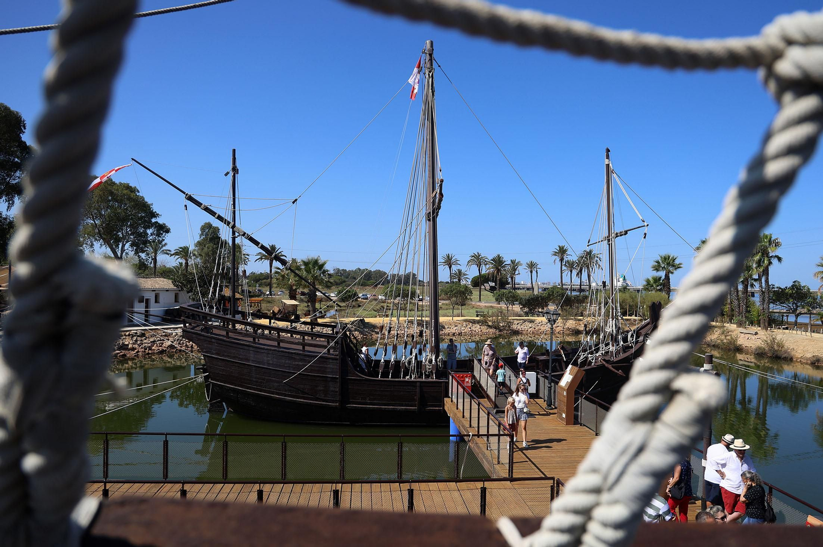 Imágenes de la Jornada de Puertas Abiertas del Muelle de las Carabelas con motivo del 3 de agosto