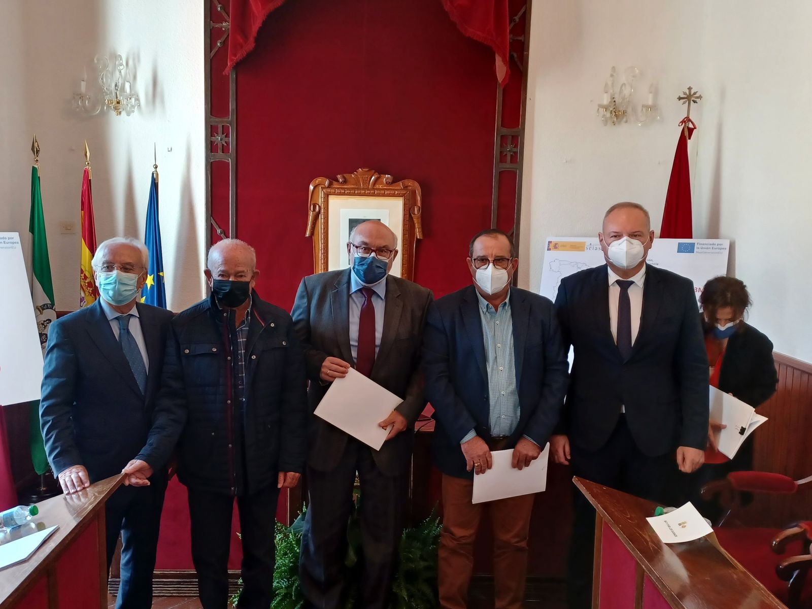 Firma del convenio con los representantes de las comunidades de regantes del Levante.