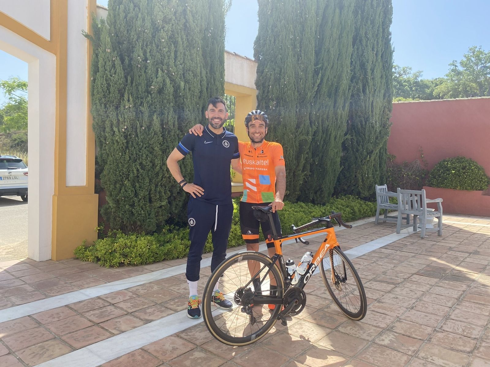 Eder Sarabia, con Luis Ángel Maté.