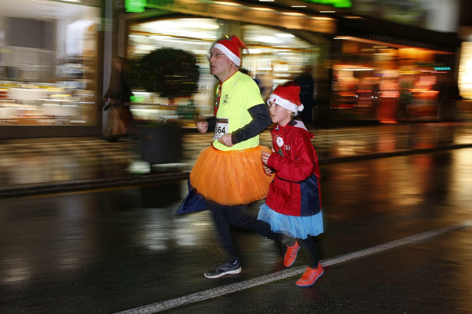 Las imágenes de los mejores disfraces en la Carrera de la Suerte de Granada