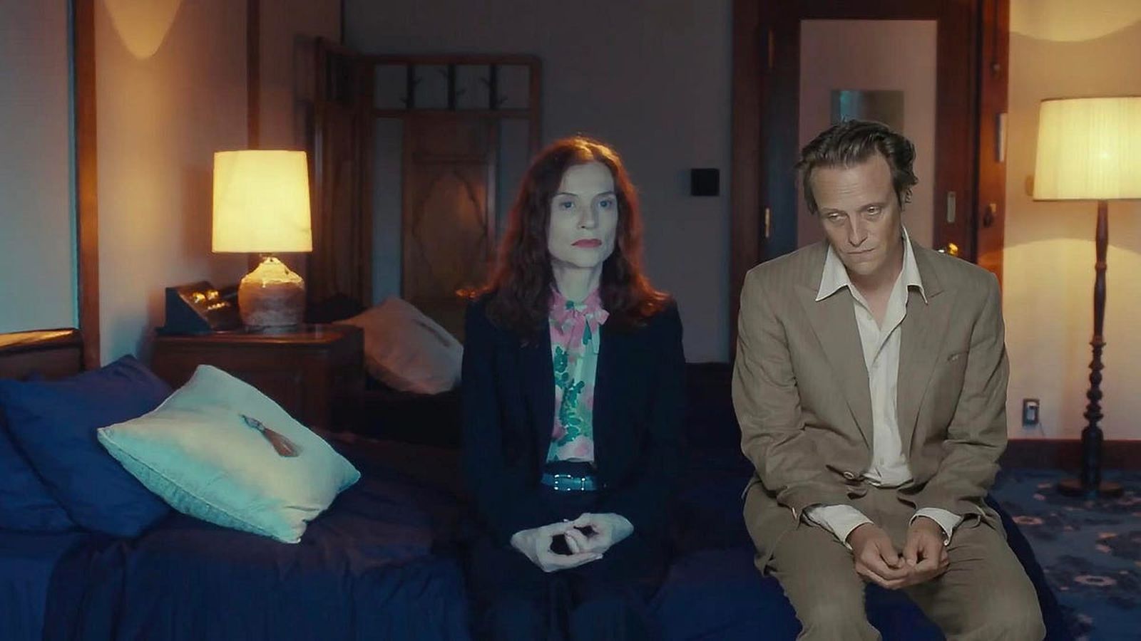 Isabelle Hupert y August Diehl en una imagen del filme.