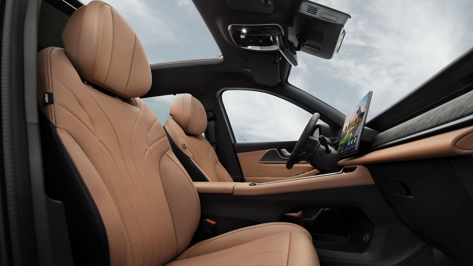 Los asientos delanteros son auténticos butacones a los que pocas pegas se les pueden poner, ya que por tamaño o regulaciones son muy satisfactorios.