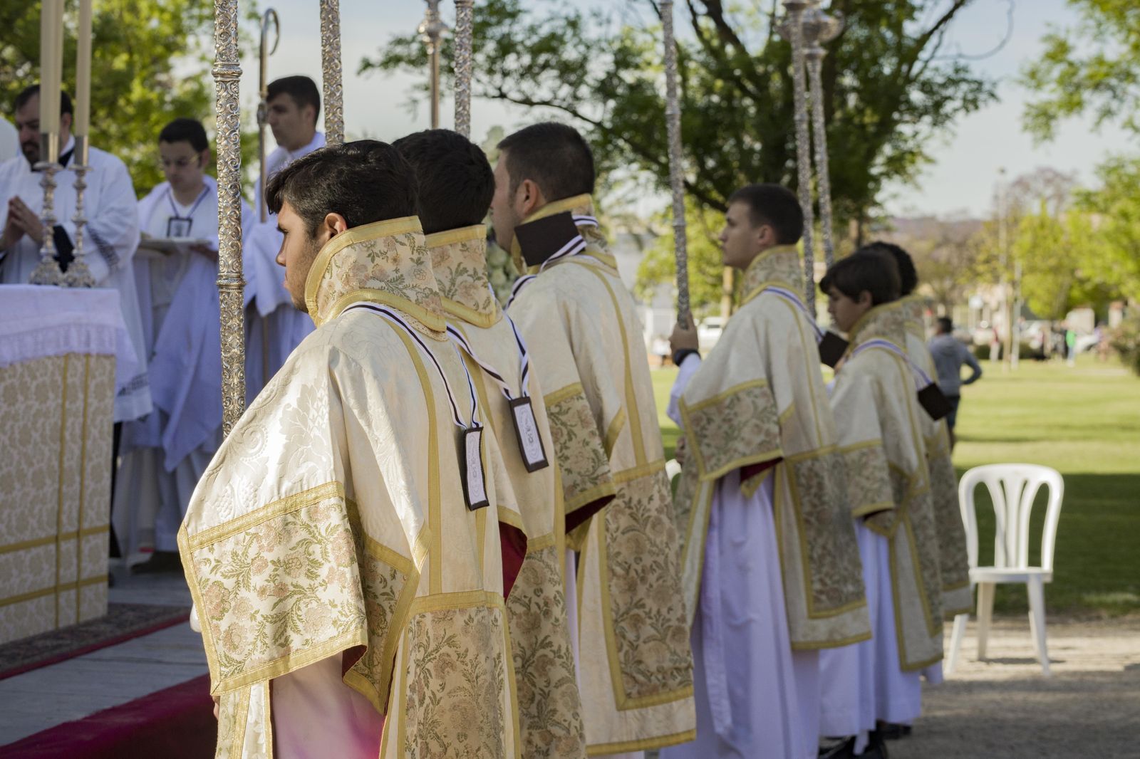 Misa de campaña frente a la parroquia del Cristo de la Sed con la Virgen del Carmen