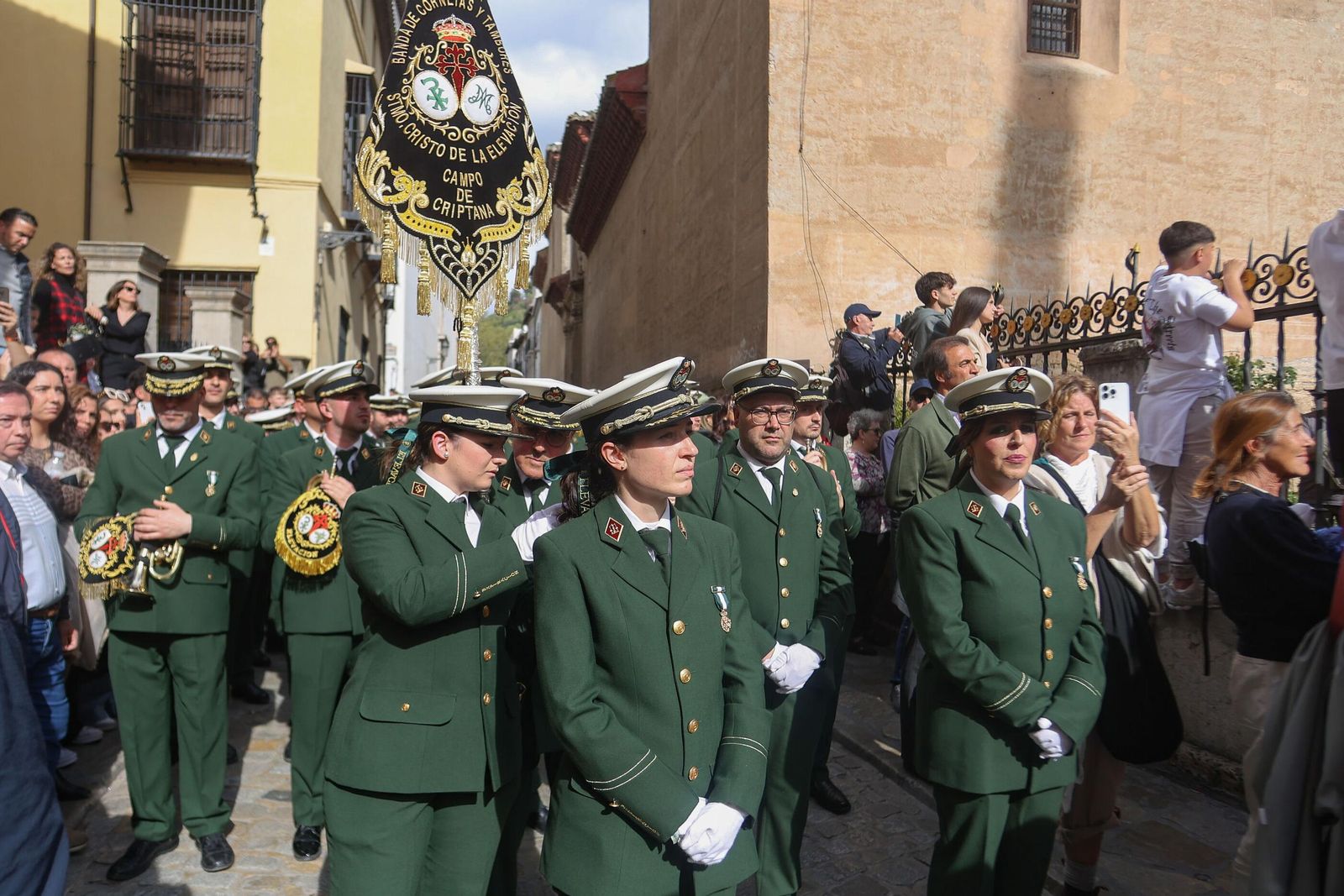 Así vivió Granada la salida de la Hermandad de las Maravillas 2025