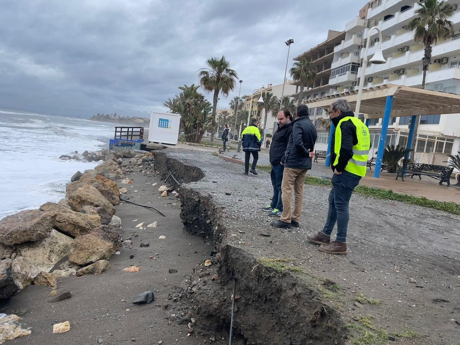 Los destrozos del temporal en las playas de la Axarquía, en fotos