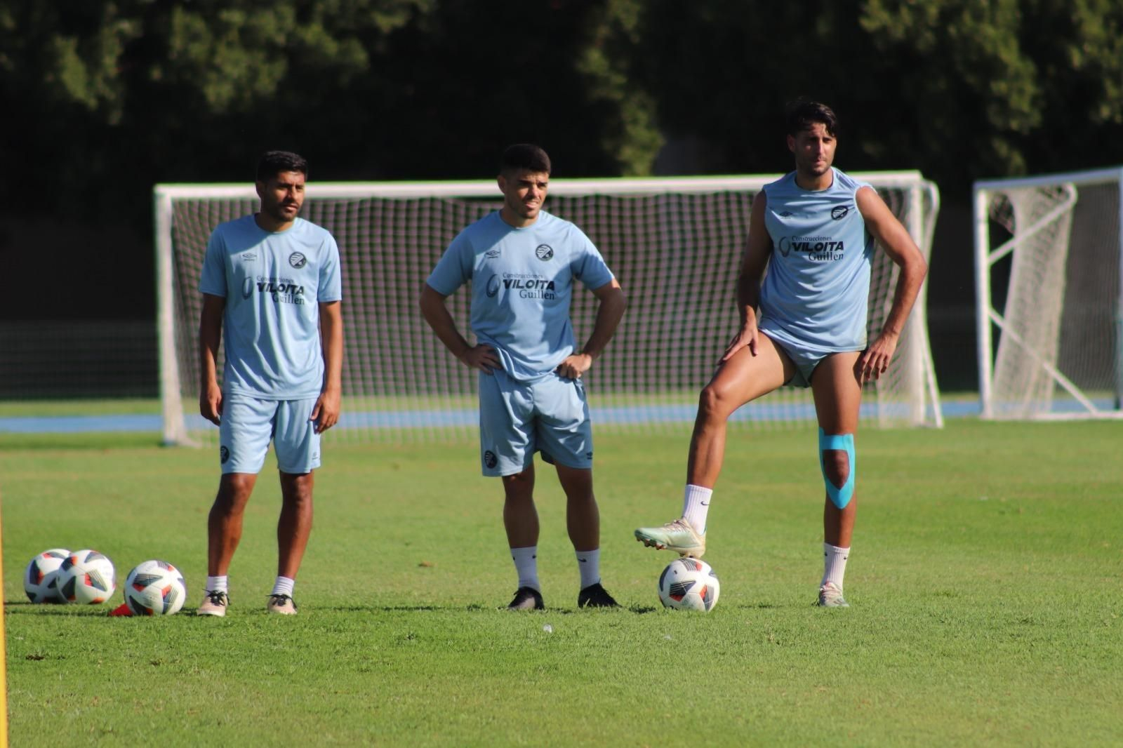Alberto Durán ya toca balón y trabaja con el grupo.