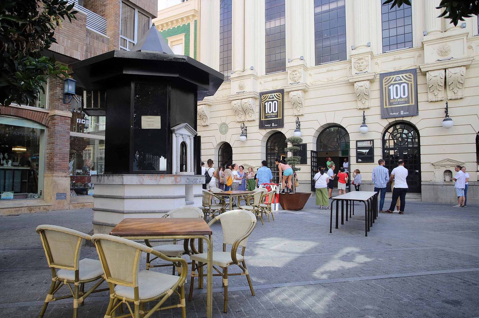 Imágenes de la visita guiada al Gran Teatro de Huelva por su 100 aniversario