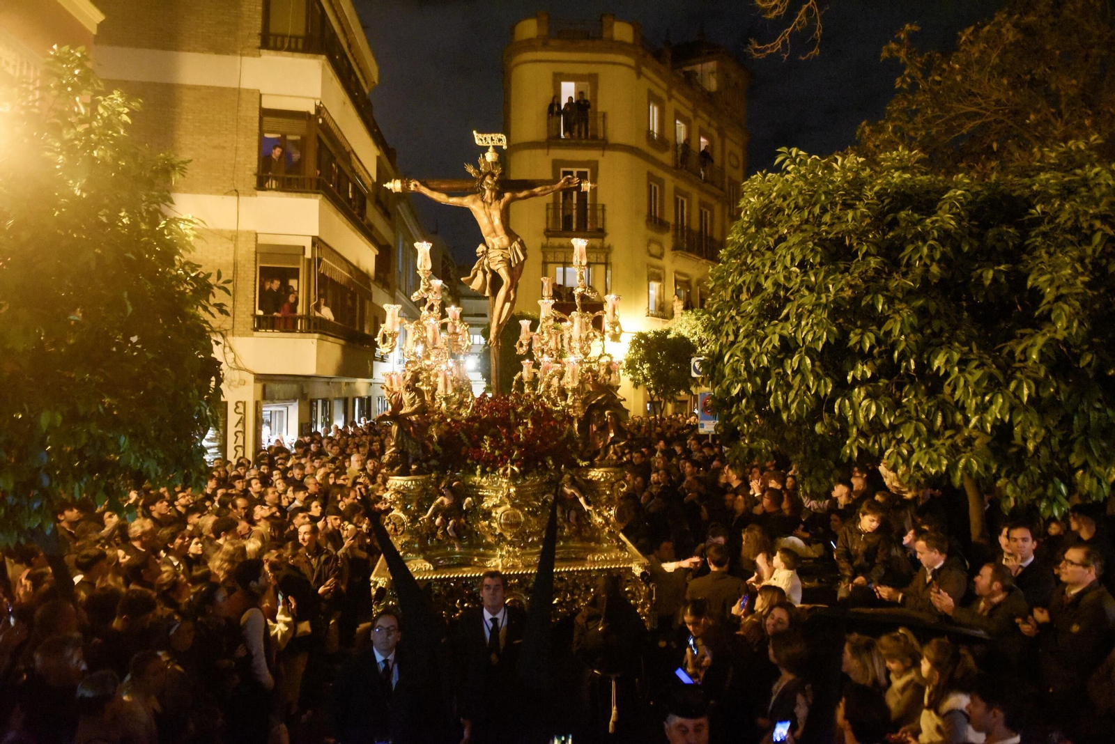 La Hermandad el Museo inauguró el Lunes Santo en 1923 abandonado el Viernes Santo.