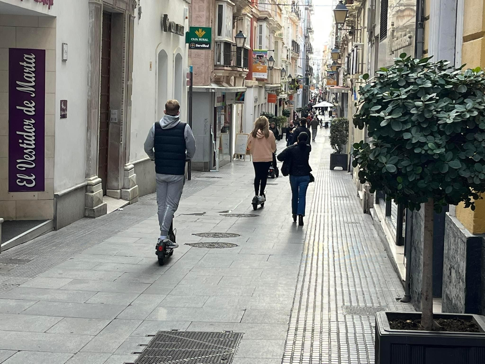 Los patinetes van por donde quieren
