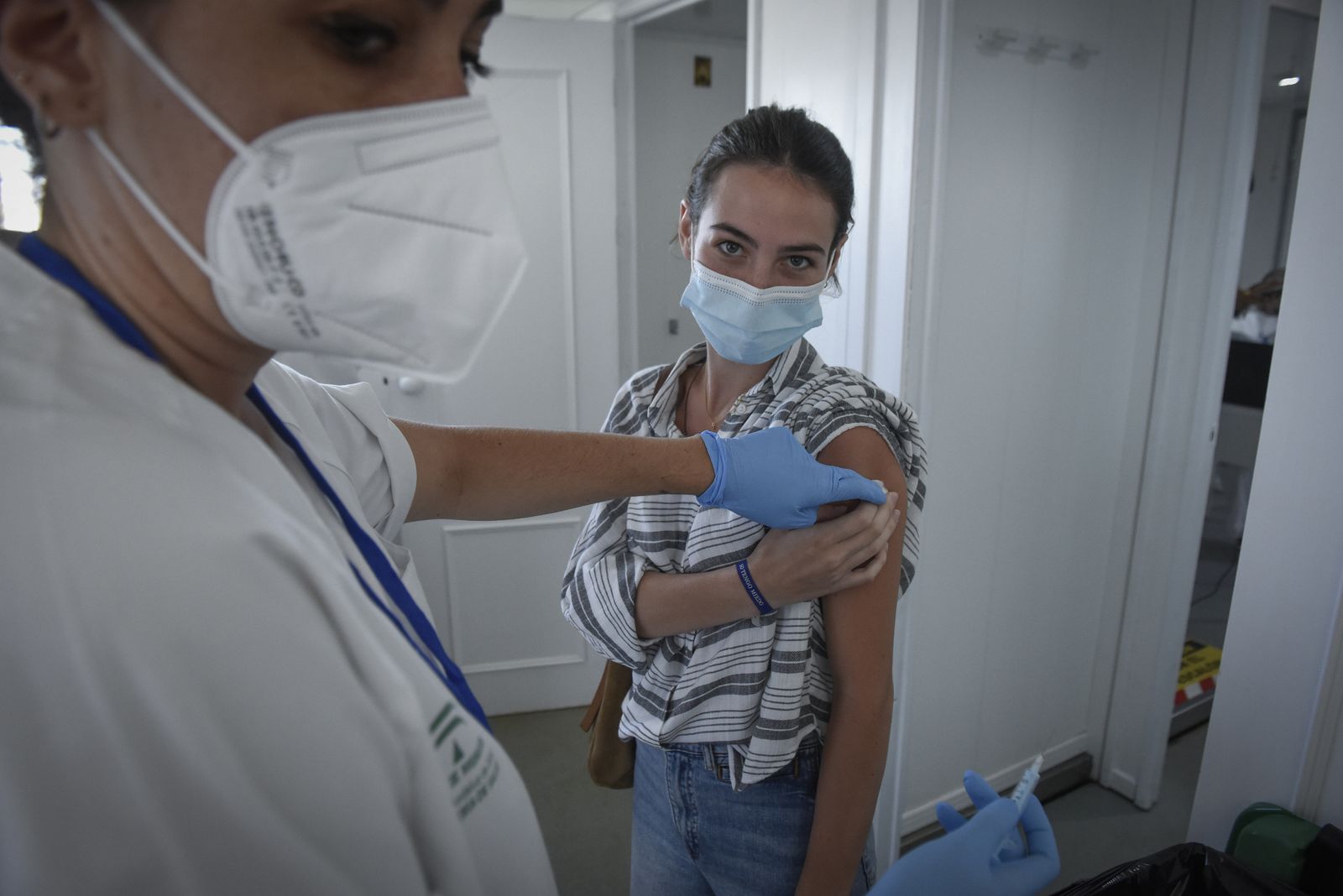 La vacunación contra el Covid a alumnos Erasmus de la Loyola, en imágenes
